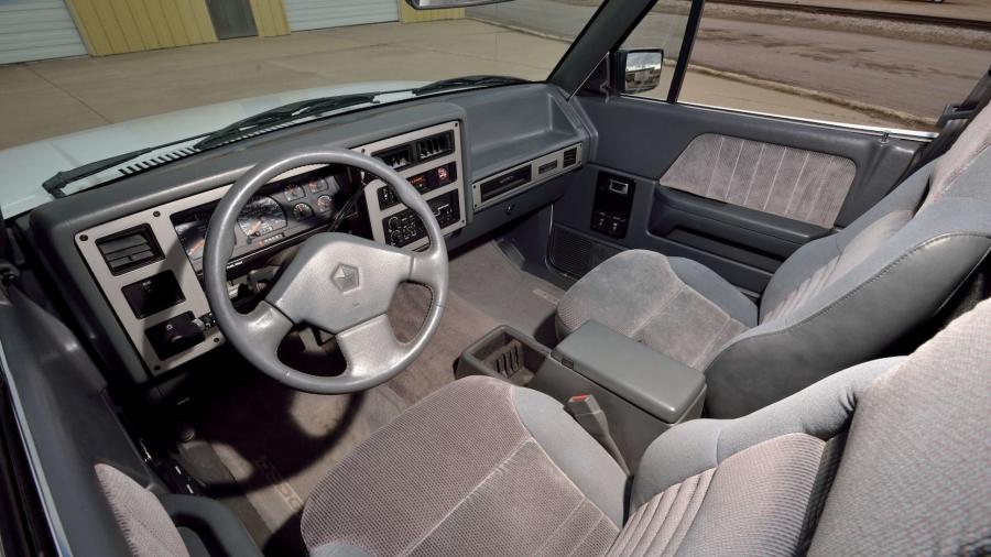 Торпедо Dodge Dakota LS Sport Convertible (1 of 999) 1990 года  (фото 2 из 20)